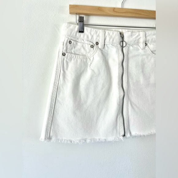 We The Free White Denim Raw Hem Zipper Front Mini Skirt Size 28 - Picture 6 of 10